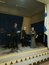 Selkäliiton myöntäminen ansiomerkkien jakajat: Aulis Veteläinen, Eero Kainulainen ja Marjo Rinne.